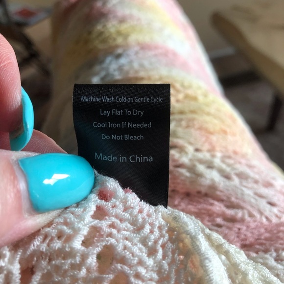 Crochet sweater by Lisa Robertson - Picture 6 of 6